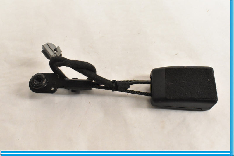 Load image into Gallery viewer, 2014 - 2021 MASERATI GHIBLI FRONT RIGHT SEAT BELT SEATBELT BUCKLE OEM 670016904
