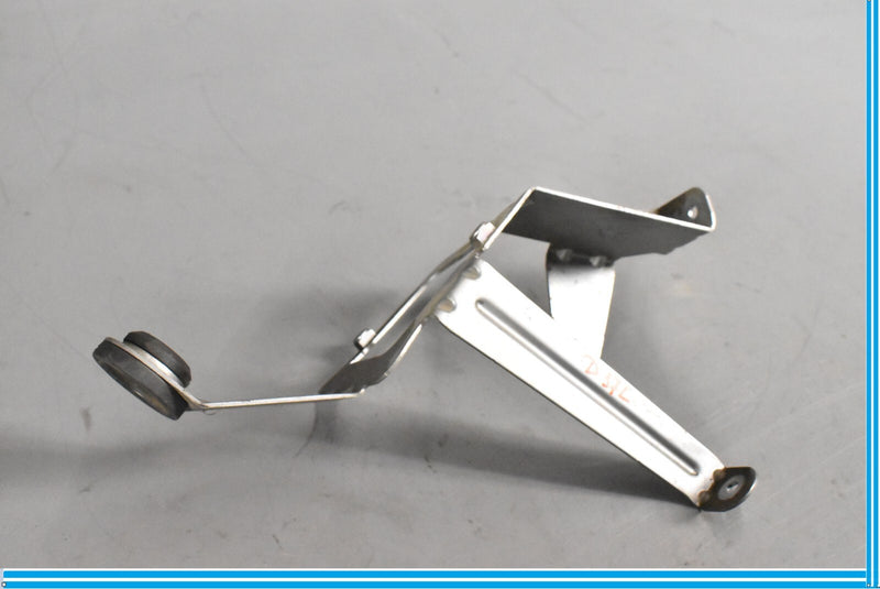 Load image into Gallery viewer, PORSCHE CAYENNE FRONT LEFT DRIVER SIDE MOUNT SUPPORT BRACKET OEM 2011 - 2018
