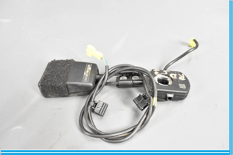 Load image into Gallery viewer, 10-17 Mercedes E550 E350 W207 Front Right Seat Belt Buckle Coupe A2078600269 Oem
