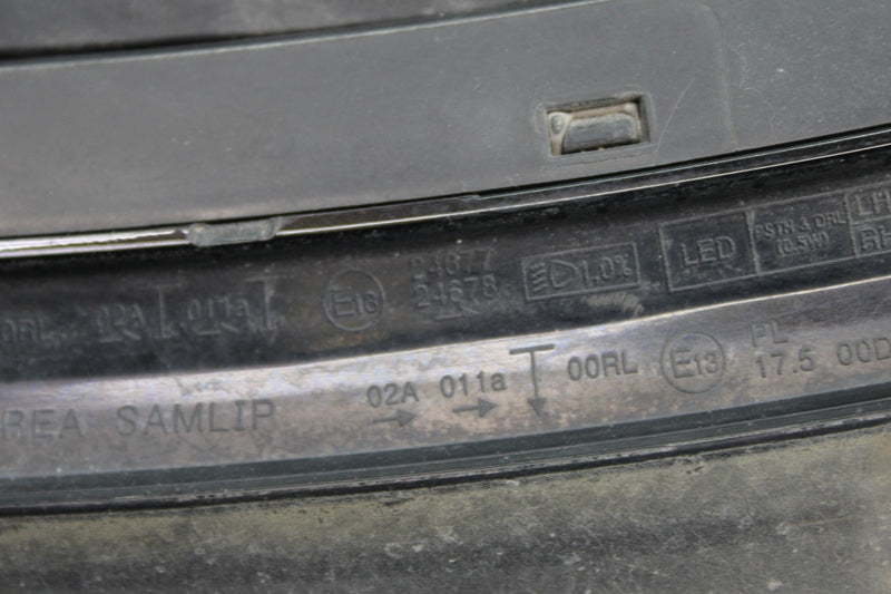Load image into Gallery viewer, 15-16 Hyundai Genesis Left Driver Side Xenon HID Headlight Lamp 92101B1170 Oem
