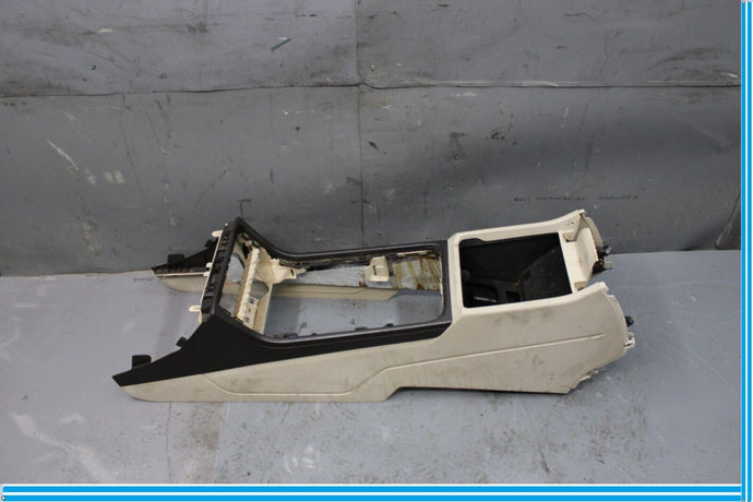 11-17 Volkswagen VW Touareg Front Center Console Armrest Arm Rest 7P6864207 Oem