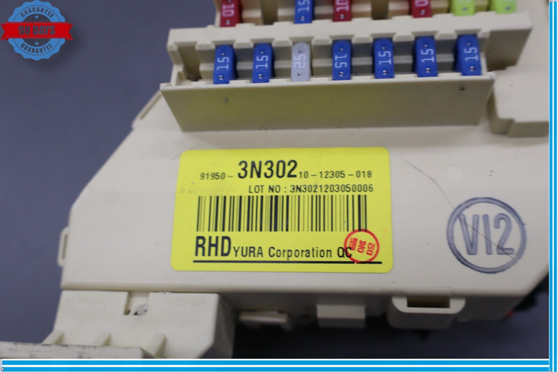 Load image into Gallery viewer, 11-13 Hyundai Equus SIG Left Dash Interior Cabin Fuse Box Relay Junction Oem
