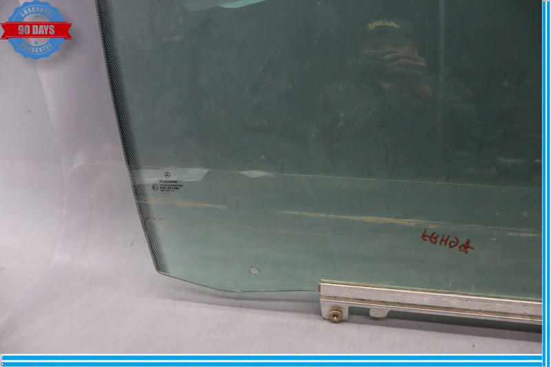 Load image into Gallery viewer, 98-03 Mercedes W210 E320 CLK320 Front Right Side Door Window Auto Glass Oem
