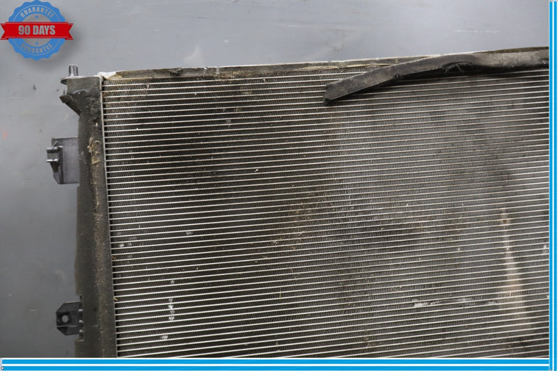 Load image into Gallery viewer, 11-14 Hyundai Equus Signature Engine Motor Water Cooling Radiator Oem
