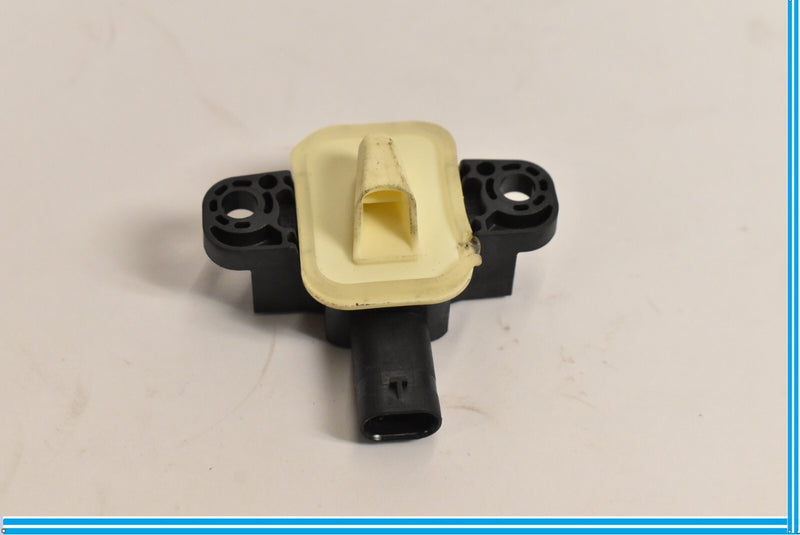Load image into Gallery viewer, 14-19 Mercedes CLA250 CLA45 C117 Impact Crash Sensor 1668210351 Oem
