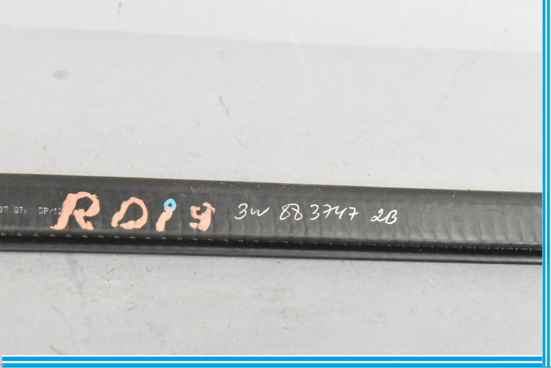 Load image into Gallery viewer, 2008 Bentley Continental Front Right Door Inner Glass Rubber Seal 3W8837472B Oem
