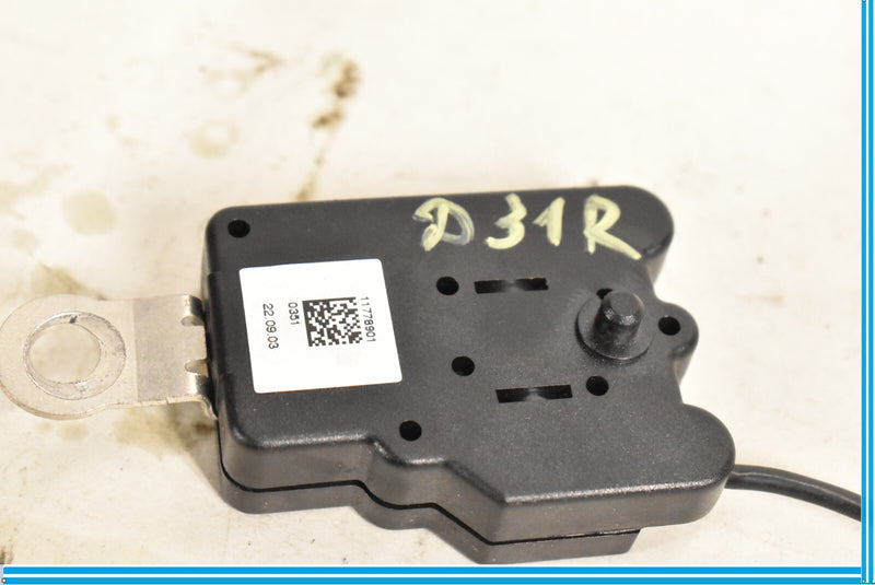Load image into Gallery viewer, 00-06 Mercedes CL500 CL600 W215 Rear Right Radio Antenna Noise Filter Oem
