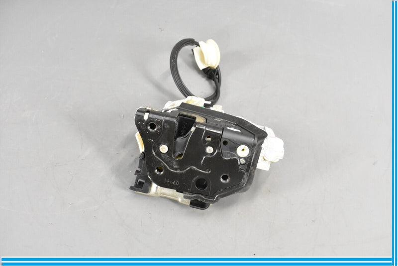 Load image into Gallery viewer, 11-18 Volkswagen VW Touareg Rear Right Passenger Door Lock Latch Actuator Oem
