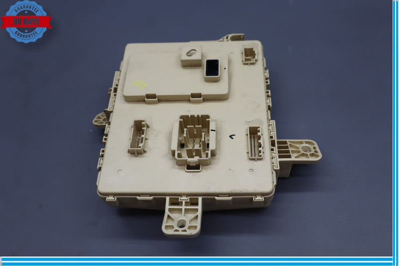Load image into Gallery viewer, 2015 Hyundai Genesis SIG Dash Fuse Relay Junction Box Fusebox Block Oem
