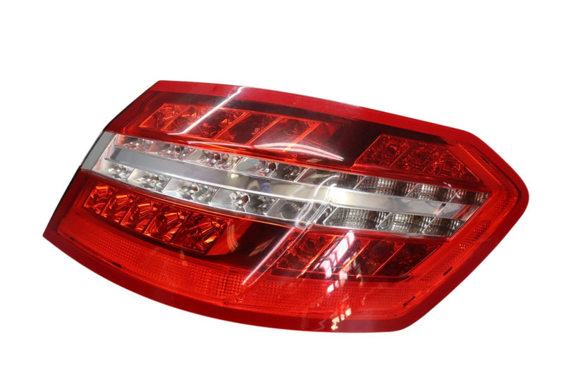 Load image into Gallery viewer, 10-13 Mercedes W212 E550 Rear Right Side Tail Light Lamp Assembly 2129067101 Oem
