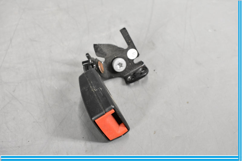 Load image into Gallery viewer, 12-18 Mercedes CLS550 W218 Rear Left Driver Side Seat Belt Buckle Oem
