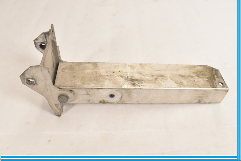 Load image into Gallery viewer, BMW RIGHT FRONT CARRIER ADAPTER PLATE F01 F07 F06 5 6 7 SERIES 7186514 09-2015
