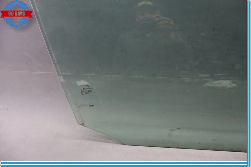 Load image into Gallery viewer, 08-14 Mercedes C250 C350 W204 Front Right Passenger Side Door Window Glass Oem
