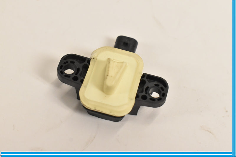 Load image into Gallery viewer, 14-19 Mercedes CLA250 CLA45 C117 Impact Crash Sensor 1668210351 Oem
