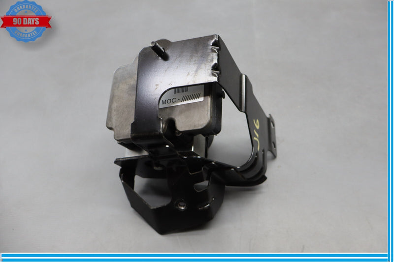 Load image into Gallery viewer, 17-20 Maserati Ghibli 3.0L ABS Anti Lock Brake Pump Module 670106615 Oem
