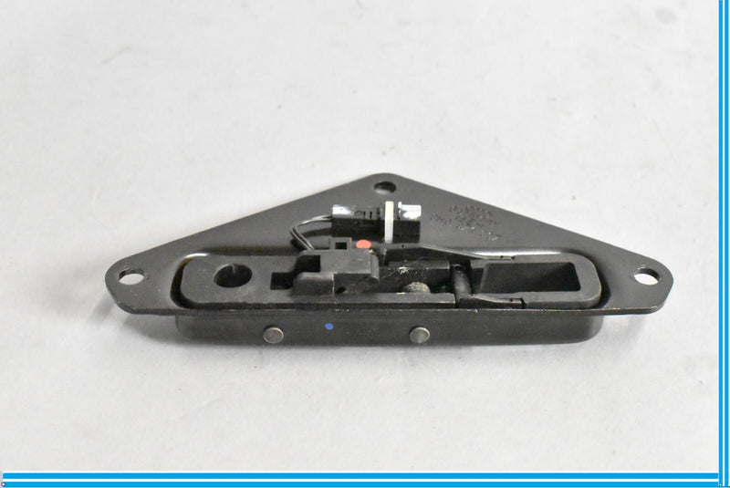 Load image into Gallery viewer, Convertible Top Lock Plate 04 05 06 Audi A4 Cabrio L and R 8H0871397 8H0871398
