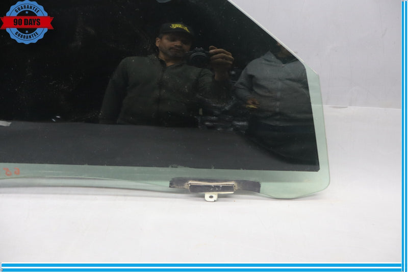 Load image into Gallery viewer, 01-06 Lexus LS430 Front Right Passenger Side Door WIndow Auto Glass Oem
