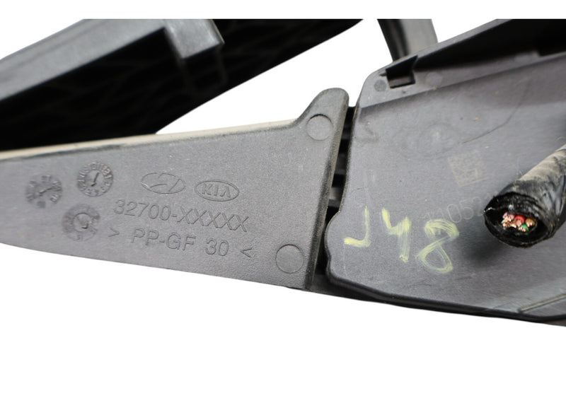 Load image into Gallery viewer, 11-16 Hyundai Equus Front Accelerator Throttle Gas Pedal Black Oem
