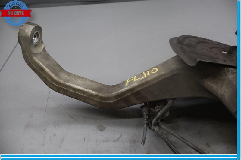 Load image into Gallery viewer, 14-17 Maserati Ghibli M157 Rear Left Driver Side Spindle Knuckle Hub Oem
